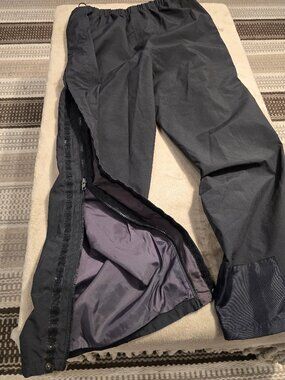 MEC Gore-tex Winter all weather adventure pants large for men and women